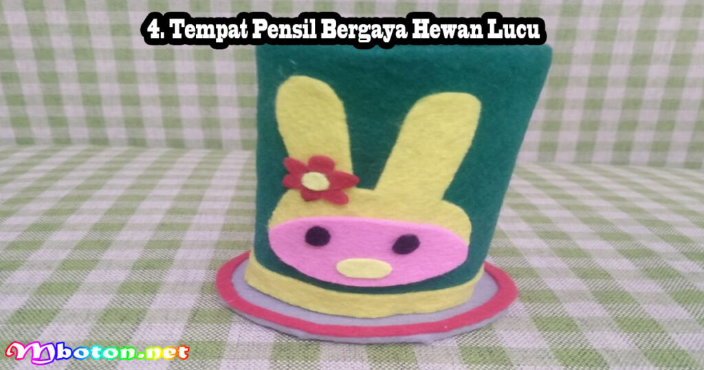 4. Tempat Pensil Bergaya Hewan Lucu